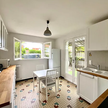 Maison Calme Avec Cour Et Terrasse Proche Aiguillon - Parking - Fr-1-319-578